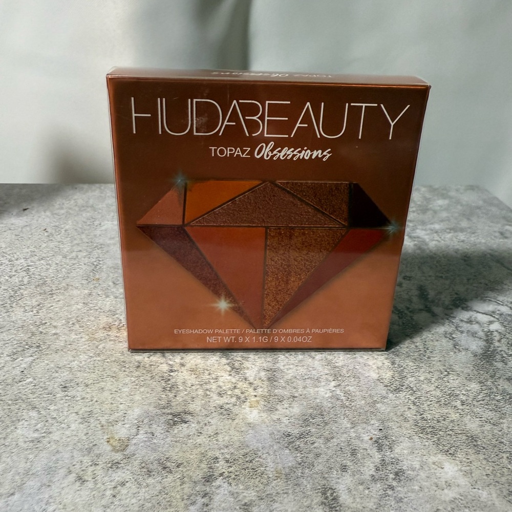 Huda Beauty Topaz Obsessions Eyeshadow Palette